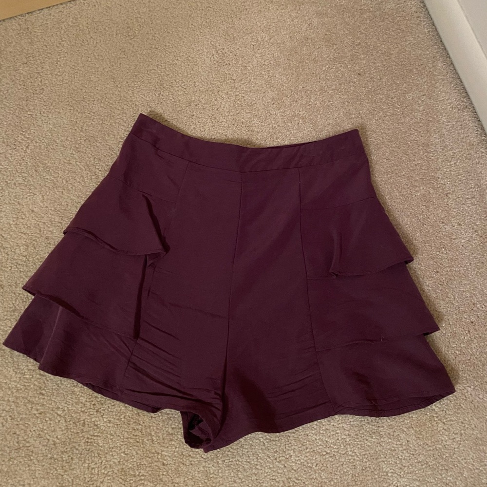 Mauve Side Ruffle Detailed Shorts!